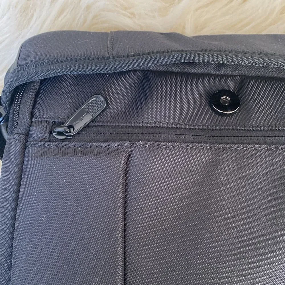 Targus 12-13” Grid High-Impact Vertical Slipcase w/ shoulder straps